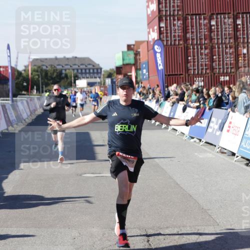 03.10.2025 - Köhlbrandbrückenlauf Jannik Wohlers http://msf.ph/oto/9114935 03.10.2025 13:02:04 Ziel 4025, 4118, 4162, 4206, 4258, 4543, 4907, 5703, 5718, 6032, 6235, 6461 meine-sportfotos.de