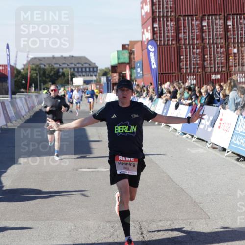 03.10.2025 - Köhlbrandbrückenlauf Jannik Wohlers http://msf.ph/oto/9114946 03.10.2025 13:02:05 Ziel 4025, 4118, 4162, 4206, 4258, 4543, 4907, 5703, 5718, 6032, 6235, 6461 meine-sportfotos.de
