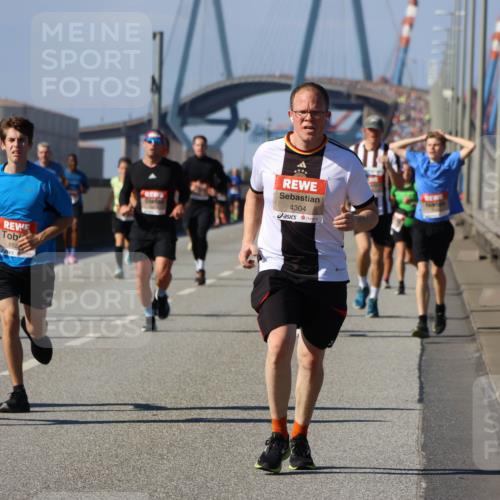 03.10.2025 - Köhlbrandbrückenlauf Strokosch-Dieckow http://msf.ph/oto/9114950 03.10.2025 12:47:04 Position 3 6775, 652, 4304 meine-sportfotos.de
