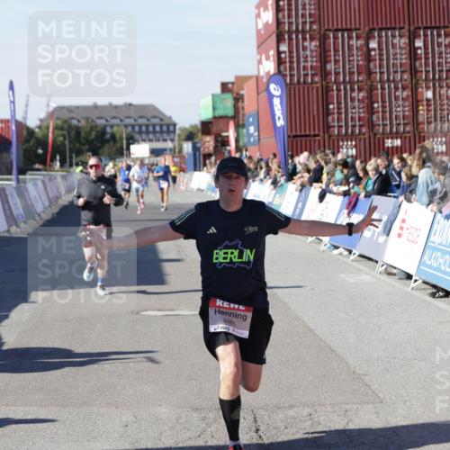 03.10.2025 - Köhlbrandbrückenlauf Jannik Wohlers http://msf.ph/oto/9114951 03.10.2025 13:02:05 Ziel 4025, 4118, 4162, 4206, 4258, 4543, 4907, 5703, 5718, 6032, 6235, 6461 meine-sportfotos.de