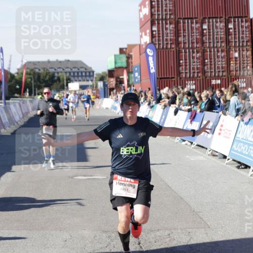 03.10.2025 - Köhlbrandbrückenlauf Jannik Wohlers http://msf.ph/oto/9114956 03.10.2025 13:02:05 Ziel 4025, 4118, 4162, 4206, 4258, 4543, 4907, 5703, 5718, 6032, 6235, 6461 meine-sportfotos.de