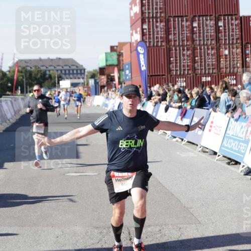 03.10.2025 - Köhlbrandbrückenlauf Jannik Wohlers http://msf.ph/oto/9114961 03.10.2025 13:02:05 Ziel 4025, 4118, 4162, 4206, 4258, 4543, 4907, 5703, 5718, 6032, 6235, 6461 meine-sportfotos.de