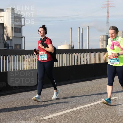 03.10.2025 - Köhlbrandbrückenlauf Lena Gebhardt http://msf.ph/oto/9114963 03.10.2025 10:17:49 Position 2 3290, 100, 3289 meine-sportfotos.de