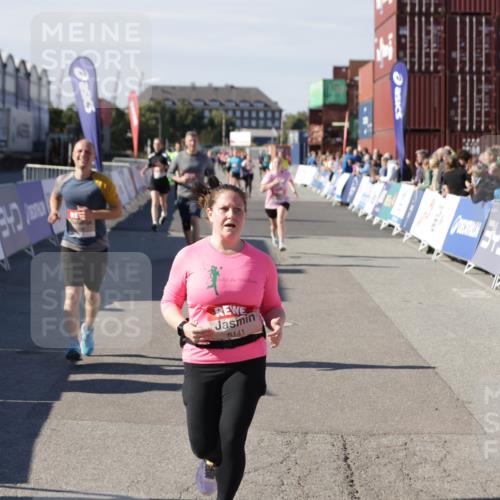 03.10.2025 - Köhlbrandbrückenlauf Jannik Wohlers http://msf.ph/oto/9114965 03.10.2025 13:32:32 Ziel 4485, 4966, 5226, 5255, 5286, 5357, 5442, 5876, 5891, 5892, 6141 meine-sportfotos.de