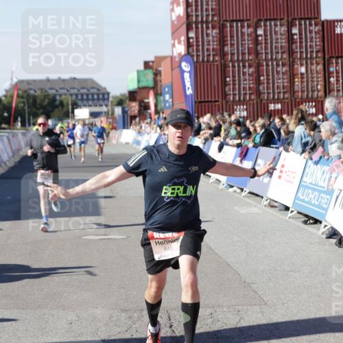 03.10.2025 - Köhlbrandbrückenlauf Jannik Wohlers http://msf.ph/oto/9114966 03.10.2025 13:02:05 Ziel 4025, 4118, 4162, 4206, 4258, 4543, 4907, 5703, 5718, 6032, 6235, 6461 meine-sportfotos.de