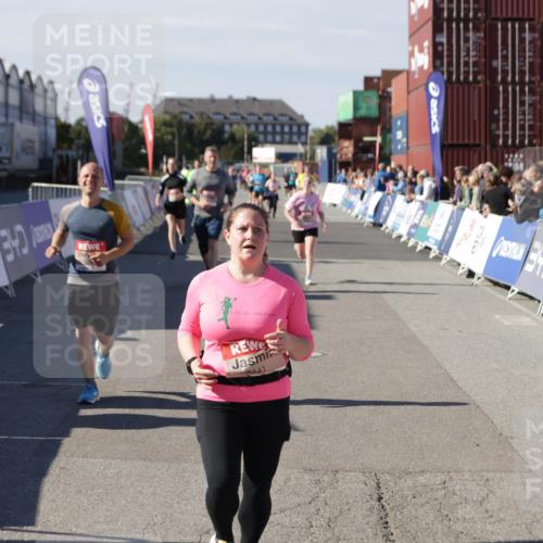 03.10.2025 - Köhlbrandbrückenlauf Jannik Wohlers http://msf.ph/oto/9114969 03.10.2025 13:32:32 Ziel 4485, 4966, 5226, 5255, 5286, 5357, 5442, 5876, 5891, 5892, 6141 meine-sportfotos.de