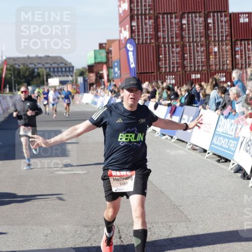 03.10.2025 - Köhlbrandbrückenlauf Jannik Wohlers http://msf.ph/oto/9114972 03.10.2025 13:02:05 Ziel 4025, 4118, 4162, 4206, 4258, 4543, 4907, 5703, 5718, 6032, 6235, 6461 meine-sportfotos.de