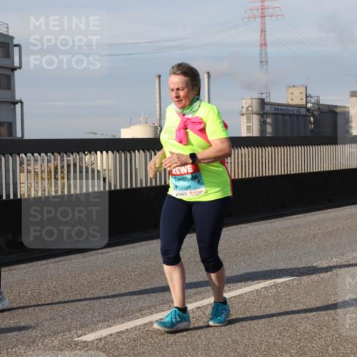 03.10.2025 - Köhlbrandbrückenlauf Lena Gebhardt http://msf.ph/oto/9114978 03.10.2025 10:17:50 Position 2 3290, 100, 3289 meine-sportfotos.de