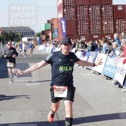 03.10.2025 - Köhlbrandbrückenlauf Jannik Wohlers http://msf.ph/oto/9114979 03.10.2025 13:02:05 Ziel 4025, 4118, 4162, 4206, 4258, 4543, 4907, 5703, 5718, 6032, 6235, 6461 meine-sportfotos.de