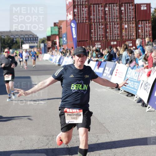 03.10.2025 - Köhlbrandbrückenlauf Jannik Wohlers http://msf.ph/oto/9114983 03.10.2025 13:02:05 Ziel 4025, 4118, 4162, 4206, 4258, 4543, 4907, 5703, 5718, 6032, 6235, 6461 meine-sportfotos.de