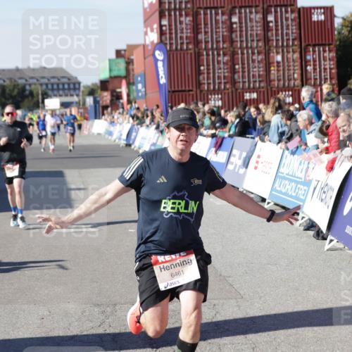 03.10.2025 - Köhlbrandbrückenlauf Jannik Wohlers http://msf.ph/oto/9114988 03.10.2025 13:02:05 Ziel 4025, 4118, 4162, 4206, 4258, 4543, 4907, 5703, 5718, 6032, 6235, 6461 meine-sportfotos.de