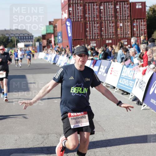 03.10.2025 - Köhlbrandbrückenlauf Jannik Wohlers http://msf.ph/oto/9114993 03.10.2025 13:02:05 Ziel 4025, 4118, 4162, 4206, 4258, 4543, 4907, 5703, 5718, 6032, 6235, 6461 meine-sportfotos.de