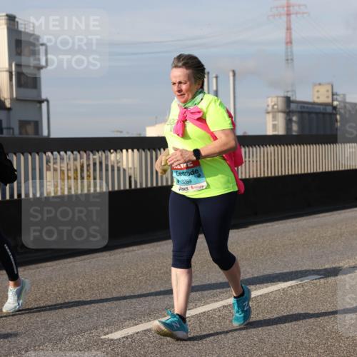 03.10.2025 - Köhlbrandbrückenlauf Lena Gebhardt http://msf.ph/oto/9114995 03.10.2025 10:17:50 Position 2 3290, 3289 meine-sportfotos.de
