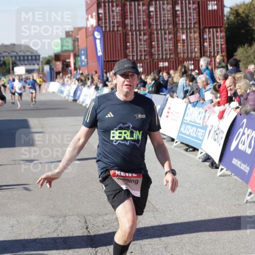 03.10.2025 - Köhlbrandbrückenlauf Jannik Wohlers http://msf.ph/oto/9114997 03.10.2025 13:02:05 Ziel 4025, 4118, 4162, 4206, 4258, 4543, 4907, 5703, 5718, 6032, 6235, 6461 meine-sportfotos.de