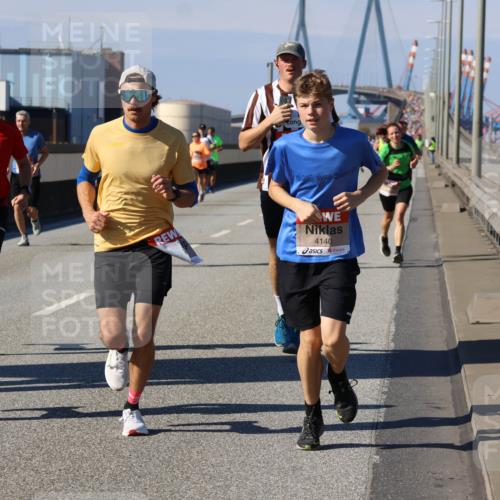 03.10.2025 - Köhlbrandbrückenlauf Strokosch-Dieckow http://msf.ph/oto/9115002 03.10.2025 12:47:13 Position 3 6614, 5779, 4140 meine-sportfotos.de