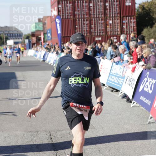 03.10.2025 - Köhlbrandbrückenlauf Jannik Wohlers http://msf.ph/oto/9115003 03.10.2025 13:02:05 Ziel 4025, 4118, 4162, 4206, 4258, 4543, 4907, 5703, 5718, 6032, 6235, 6461 meine-sportfotos.de