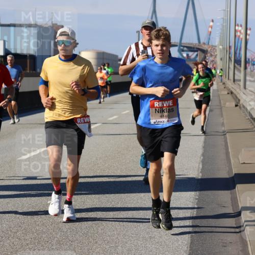 03.10.2025 - Köhlbrandbrückenlauf Strokosch-Dieckow http://msf.ph/oto/9115006 03.10.2025 12:47:13 Position 3 6614, 5779, 4140 meine-sportfotos.de