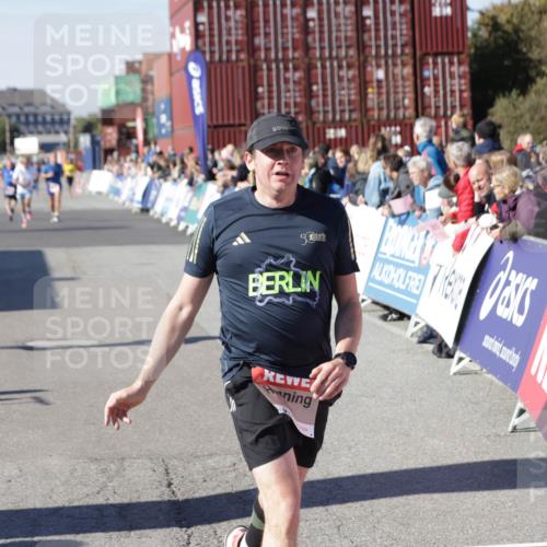 03.10.2025 - Köhlbrandbrückenlauf Jannik Wohlers http://msf.ph/oto/9115009 03.10.2025 13:02:05 Ziel 4025, 4118, 4162, 4206, 4258, 4543, 4907, 5703, 5718, 6032, 6235, 6461 meine-sportfotos.de