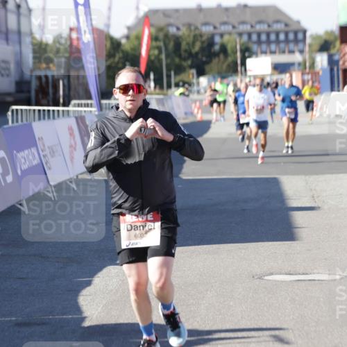 03.10.2025 - Köhlbrandbrückenlauf Jannik Wohlers http://msf.ph/oto/9115018 03.10.2025 13:02:06 Ziel 4025, 4109, 4118, 4206, 4258, 4543, 4907, 5703, 5718, 6032, 6235, 6461 meine-sportfotos.de