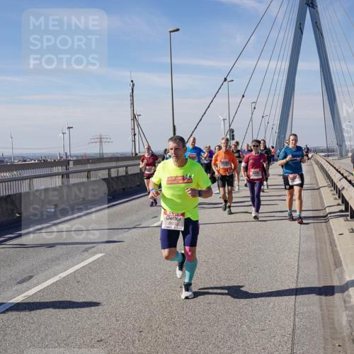 03.10.2025 - Köhlbrandbrückenlauf Michael Burmester http://msf.ph/oto/9115023 03.10.2025 12:56:31 Position 2 3, 5933 meine-sportfotos.de