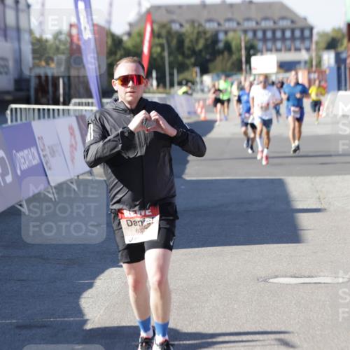 03.10.2025 - Köhlbrandbrückenlauf Jannik Wohlers http://msf.ph/oto/9115024 03.10.2025 13:02:06 Ziel 4025, 4109, 4118, 4206, 4258, 4543, 4907, 5703, 5718, 6032, 6235, 6461 meine-sportfotos.de