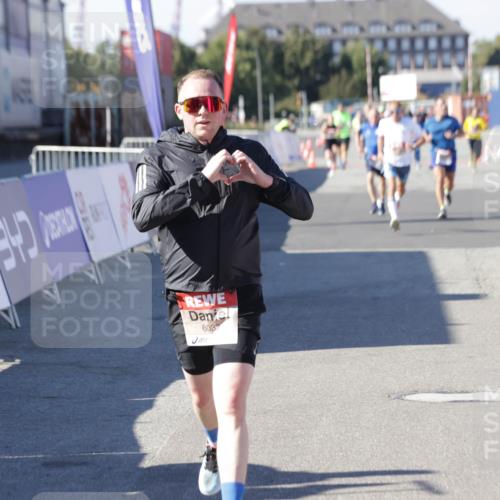 03.10.2025 - Köhlbrandbrückenlauf Jannik Wohlers http://msf.ph/oto/9115028 03.10.2025 13:02:06 Ziel 4025, 4109, 4118, 4206, 4258, 4543, 4907, 5703, 5718, 6032, 6235, 6461 meine-sportfotos.de