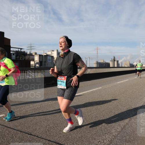 03.10.2025 - Köhlbrandbrückenlauf Lena Gebhardt http://msf.ph/oto/9115031 03.10.2025 10:17:51 Position 2 3649 meine-sportfotos.de
