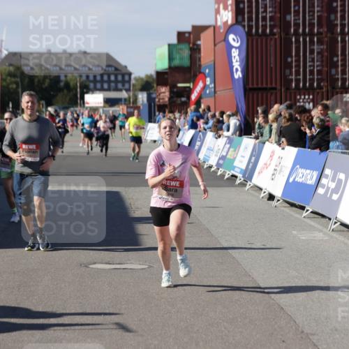03.10.2025 - Köhlbrandbrückenlauf Jannik Wohlers http://msf.ph/oto/9115034 03.10.2025 13:32:34 Ziel 4966, 5226, 5255, 5286, 5357, 5442, 5876, 5891, 5892, 6141 meine-sportfotos.de