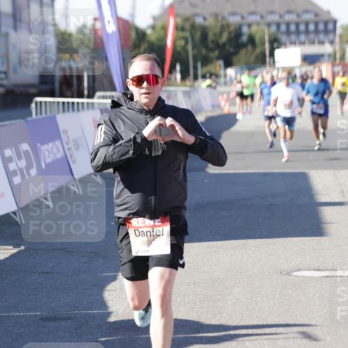 03.10.2025 - Köhlbrandbrückenlauf Jannik Wohlers http://msf.ph/oto/9115038 03.10.2025 13:02:07 Ziel 4025, 4109, 4118, 4543, 4907, 5703, 6032, 6235, 6461 meine-sportfotos.de