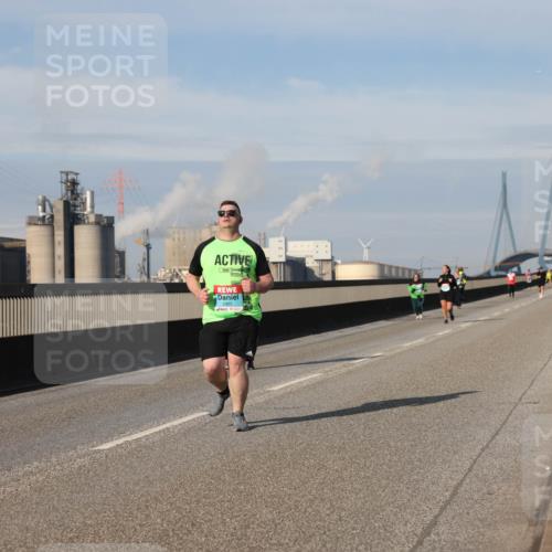 03.10.2025 - Köhlbrandbrückenlauf Lena Gebhardt http://msf.ph/oto/9115040 03.10.2025 10:17:53 Position 2 2992 meine-sportfotos.de