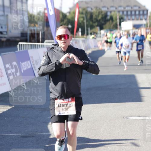 03.10.2025 - Köhlbrandbrückenlauf Jannik Wohlers http://msf.ph/oto/9115042 03.10.2025 13:02:07 Ziel 4025, 4109, 4118, 4543, 4907, 5703, 6032, 6235, 6461 meine-sportfotos.de