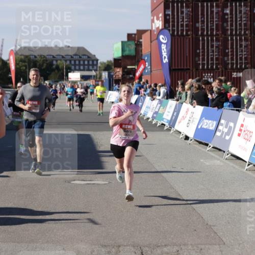 03.10.2025 - Köhlbrandbrückenlauf Jannik Wohlers http://msf.ph/oto/9115045 03.10.2025 13:32:34 Ziel 4966, 5226, 5255, 5286, 5357, 5442, 5876, 5891, 5892, 6141 meine-sportfotos.de