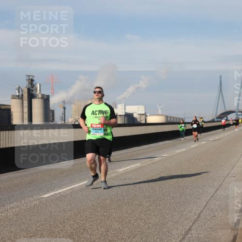 03.10.2025 - Köhlbrandbrückenlauf Lena Gebhardt http://msf.ph/oto/9115047 03.10.2025 10:17:53 Position 2  meine-sportfotos.de