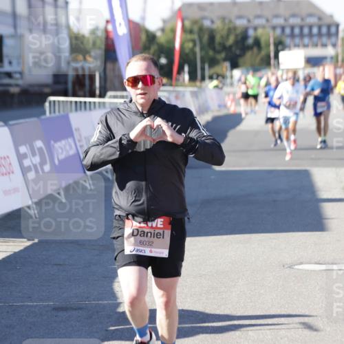03.10.2025 - Köhlbrandbrückenlauf Jannik Wohlers http://msf.ph/oto/9115048 03.10.2025 13:02:07 Ziel 4025, 4109, 4118, 4543, 4907, 5703, 6032, 6235, 6461 meine-sportfotos.de