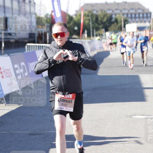 03.10.2025 - Köhlbrandbrückenlauf Jannik Wohlers http://msf.ph/oto/9115059 03.10.2025 13:02:07 Ziel 4025, 4109, 4118, 4543, 4907, 5703, 6032, 6235, 6461 meine-sportfotos.de