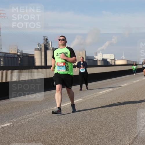 03.10.2025 - Köhlbrandbrückenlauf Lena Gebhardt http://msf.ph/oto/9115063 03.10.2025 10:17:54 Position 2 2992 meine-sportfotos.de