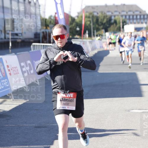 03.10.2025 - Köhlbrandbrückenlauf Jannik Wohlers http://msf.ph/oto/9115064 03.10.2025 13:02:07 Ziel 4025, 4109, 4118, 4543, 4907, 5703, 6032, 6235, 6461 meine-sportfotos.de