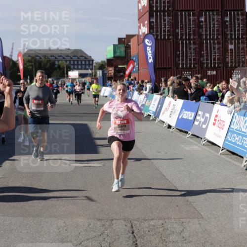 03.10.2025 - Köhlbrandbrückenlauf Jannik Wohlers http://msf.ph/oto/9115070 03.10.2025 13:32:34 Ziel 4966, 5226, 5255, 5286, 5357, 5442, 5876, 5891, 5892, 6141 meine-sportfotos.de