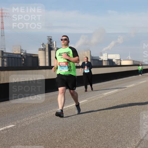 03.10.2025 - Köhlbrandbrückenlauf Lena Gebhardt http://msf.ph/oto/9115072 03.10.2025 10:17:54 Position 2 2992 meine-sportfotos.de