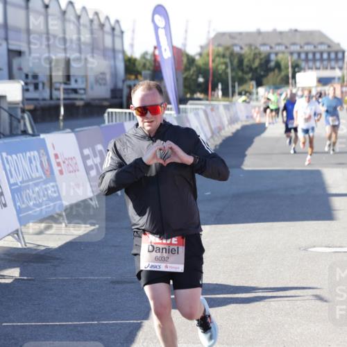 03.10.2025 - Köhlbrandbrückenlauf Jannik Wohlers http://msf.ph/oto/9115073 03.10.2025 13:02:07 Ziel 4025, 4109, 4118, 4543, 4907, 5703, 6032, 6235, 6461 meine-sportfotos.de
