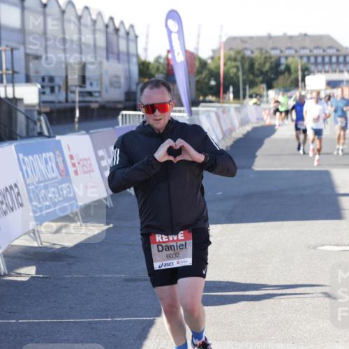 03.10.2025 - Köhlbrandbrückenlauf Jannik Wohlers http://msf.ph/oto/9115078 03.10.2025 13:02:07 Ziel 4025, 4109, 4118, 4543, 4907, 5703, 6032, 6235, 6461 meine-sportfotos.de