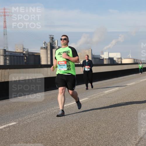 03.10.2025 - Köhlbrandbrückenlauf Lena Gebhardt http://msf.ph/oto/9115079 03.10.2025 10:17:54 Position 2 2992 meine-sportfotos.de