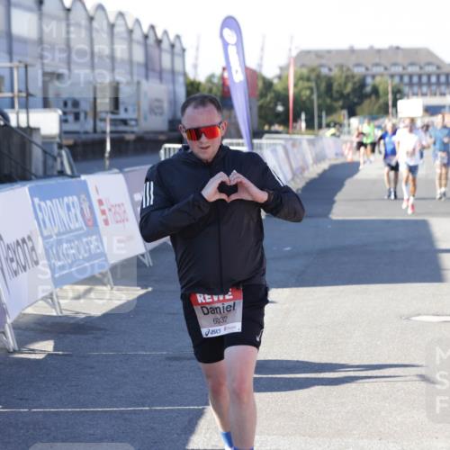 03.10.2025 - Köhlbrandbrückenlauf Jannik Wohlers http://msf.ph/oto/9115083 03.10.2025 13:02:07 Ziel 4025, 4109, 4118, 4543, 4907, 5703, 6032, 6235, 6461 meine-sportfotos.de