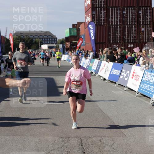 03.10.2025 - Köhlbrandbrückenlauf Jannik Wohlers http://msf.ph/oto/9115086 03.10.2025 13:32:35 Ziel 4966, 5226, 5255, 5286, 5357, 5442, 5876, 5891, 5892, 6141 meine-sportfotos.de