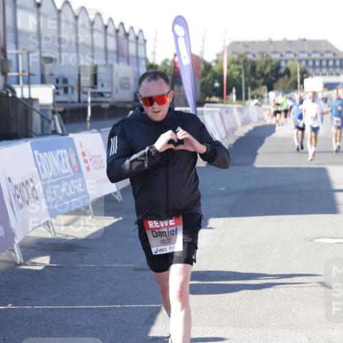 03.10.2025 - Köhlbrandbrückenlauf Jannik Wohlers http://msf.ph/oto/9115087 03.10.2025 13:02:07 Ziel 4025, 4109, 4118, 4543, 4907, 5703, 6032, 6235, 6461 meine-sportfotos.de