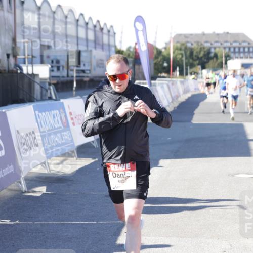 03.10.2025 - Köhlbrandbrückenlauf Jannik Wohlers http://msf.ph/oto/9115093 03.10.2025 13:02:07 Ziel 4025, 4109, 4118, 4543, 4907, 5703, 6032, 6235, 6461 meine-sportfotos.de