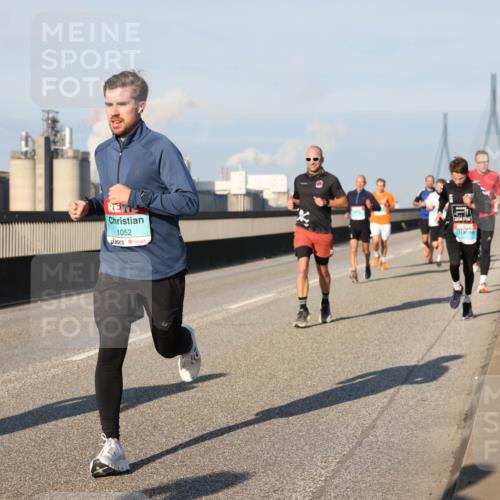 03.10.2025 - Köhlbrandbrückenlauf Lena Gebhardt http://msf.ph/oto/9115096 03.10.2025 09:43:26 Position 2 1052 meine-sportfotos.de