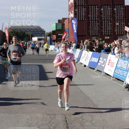 03.10.2025 - Köhlbrandbrückenlauf Jannik Wohlers http://msf.ph/oto/9115097 03.10.2025 13:32:35 Ziel 4966, 5226, 5255, 5286, 5357, 5442, 5876, 5891, 5892, 6141 meine-sportfotos.de