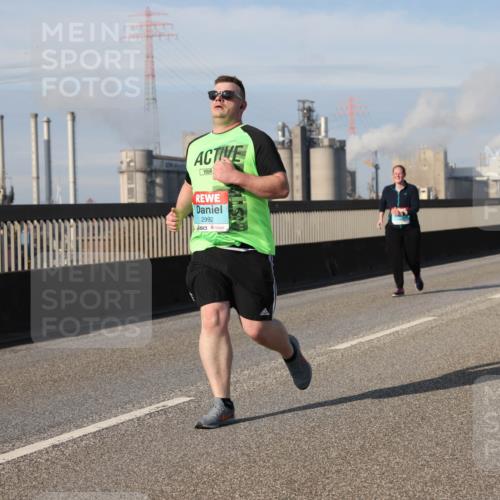 03.10.2025 - Köhlbrandbrückenlauf Lena Gebhardt http://msf.ph/oto/9115098 03.10.2025 10:17:55 Position 2 2992 meine-sportfotos.de