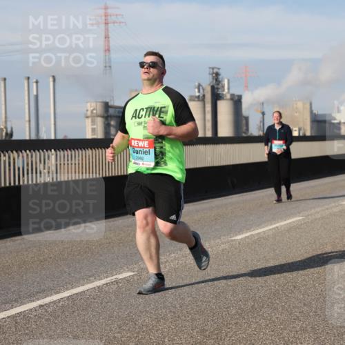03.10.2025 - Köhlbrandbrückenlauf Lena Gebhardt http://msf.ph/oto/9115106 03.10.2025 10:17:55 Position 2 2992 meine-sportfotos.de